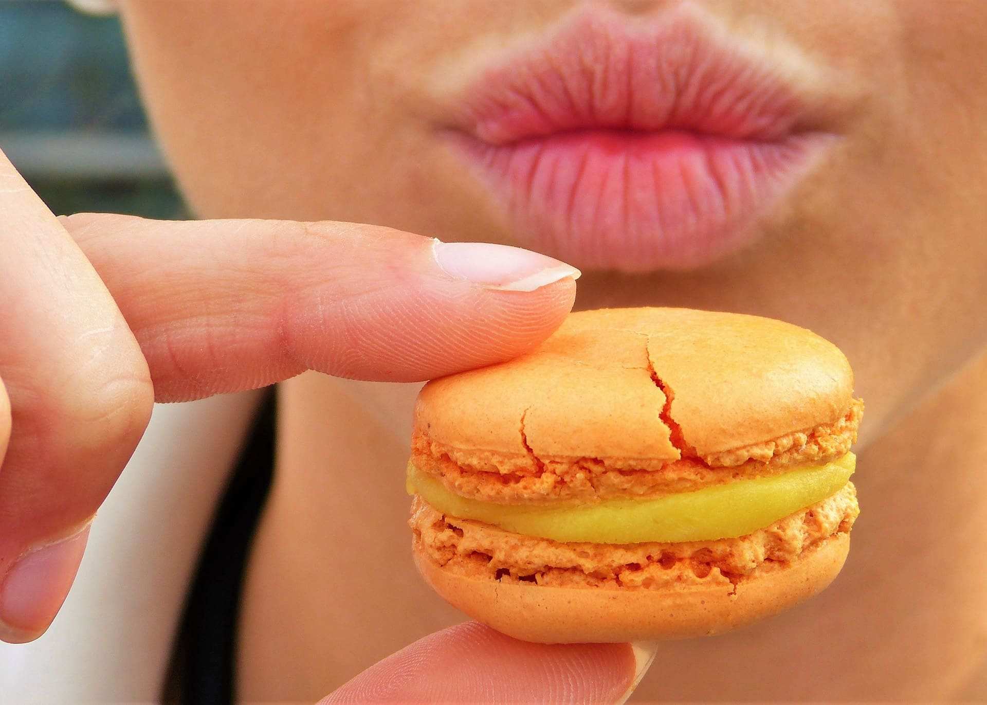 6 obvious signs she is into you godates