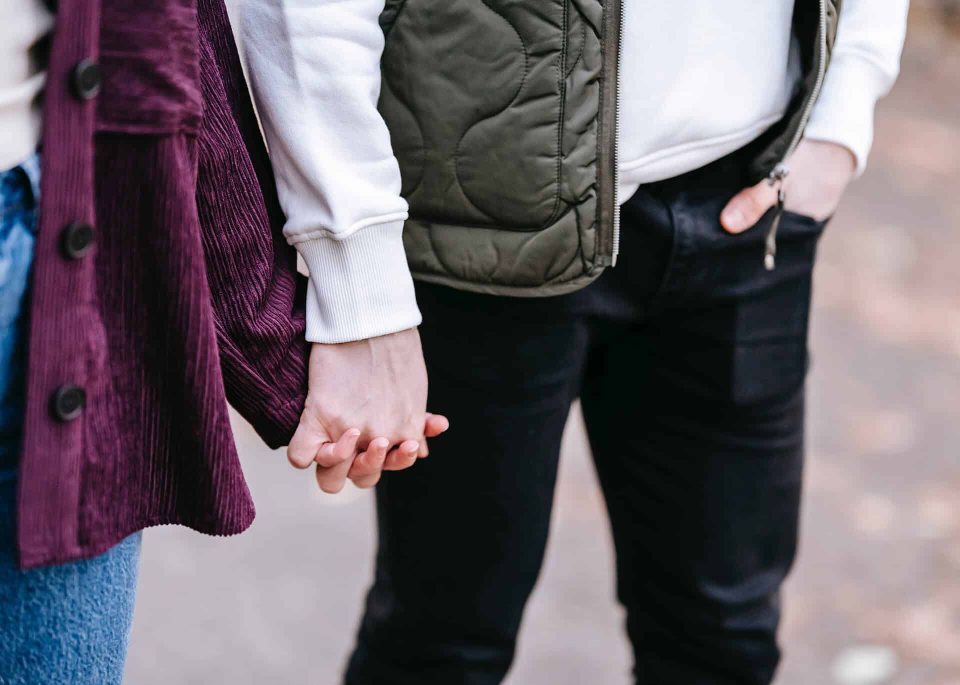 guy and girl holding hands on a third date