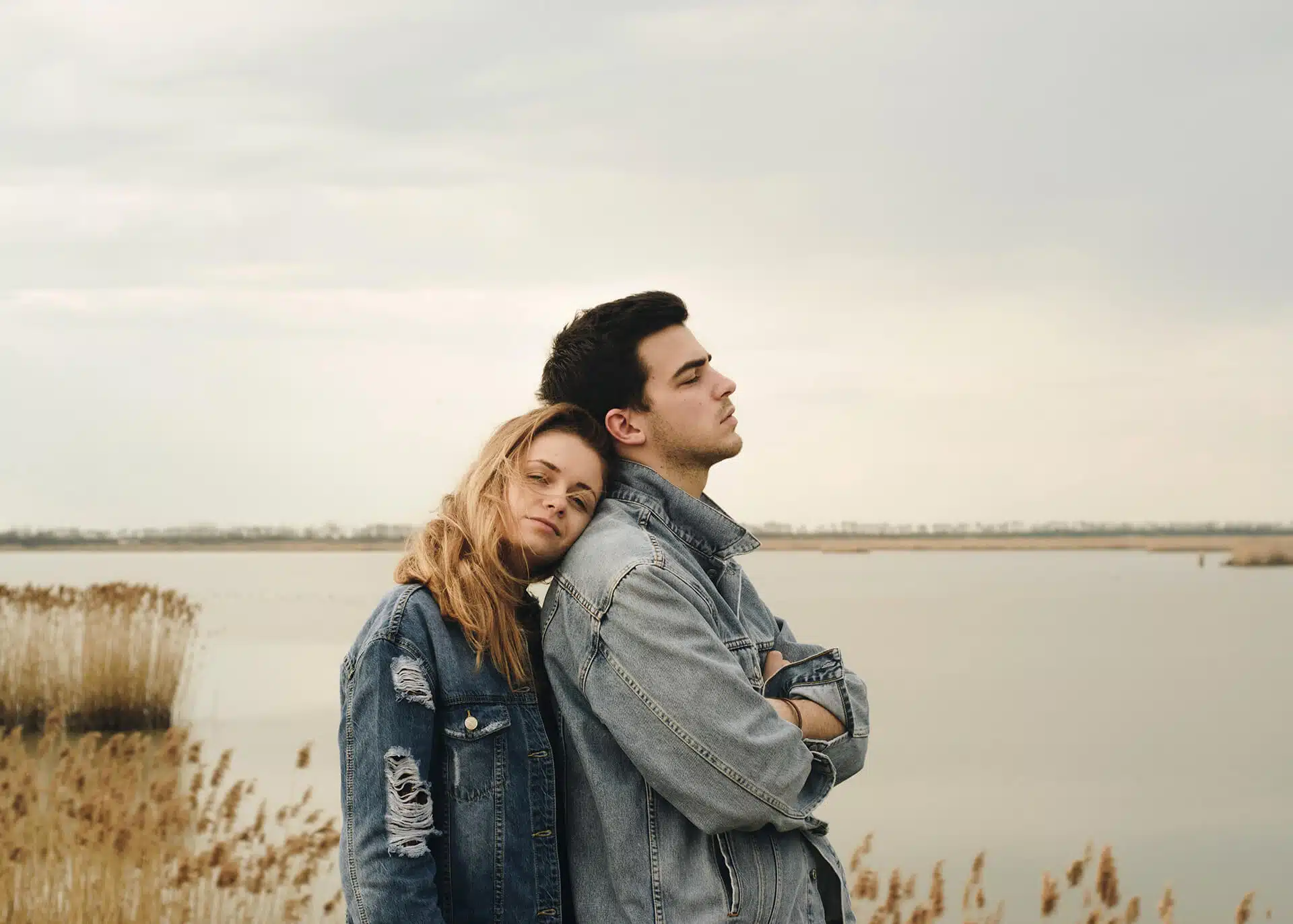 woman leaning on a man